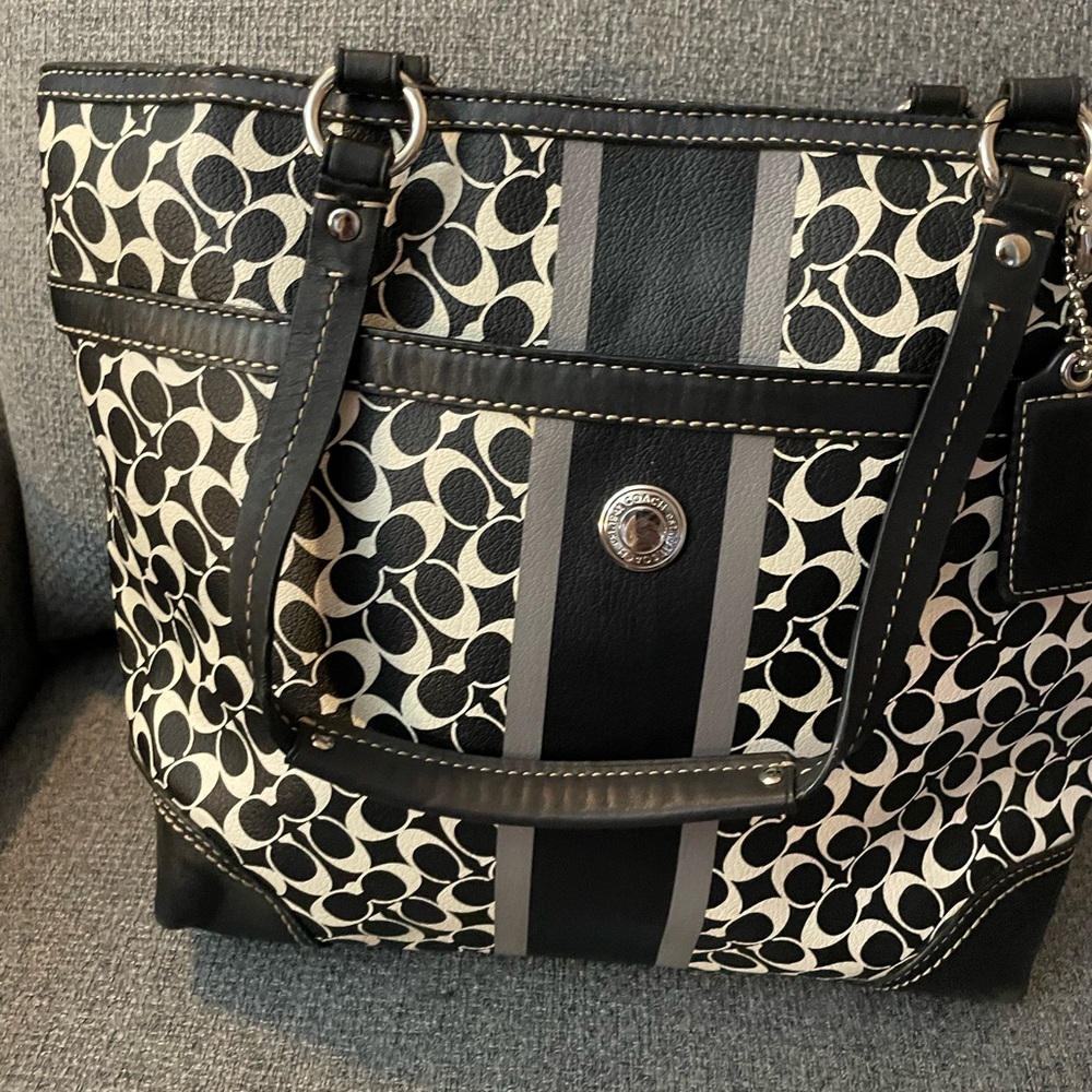 Coach Chelsea Signature Heritage Stripe Black and Cream Signature Tote EUC